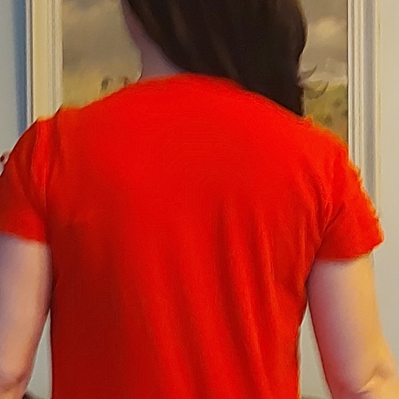 Red Guess t-shirt - Picture 5 of 10